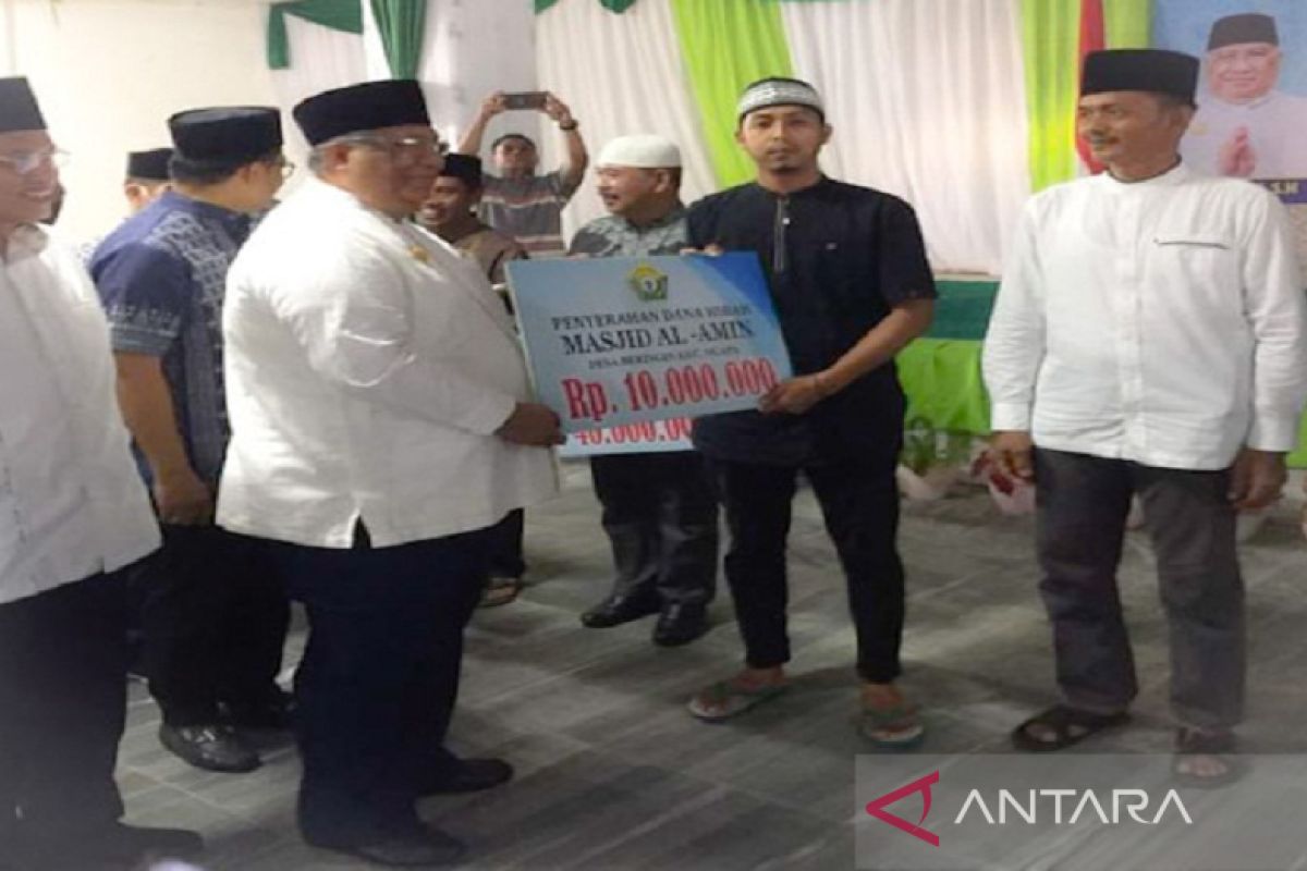 Gubernur Ali Mazi serahkan zakat profesi ASN di Kolaka Utara Rp2,7 miliar