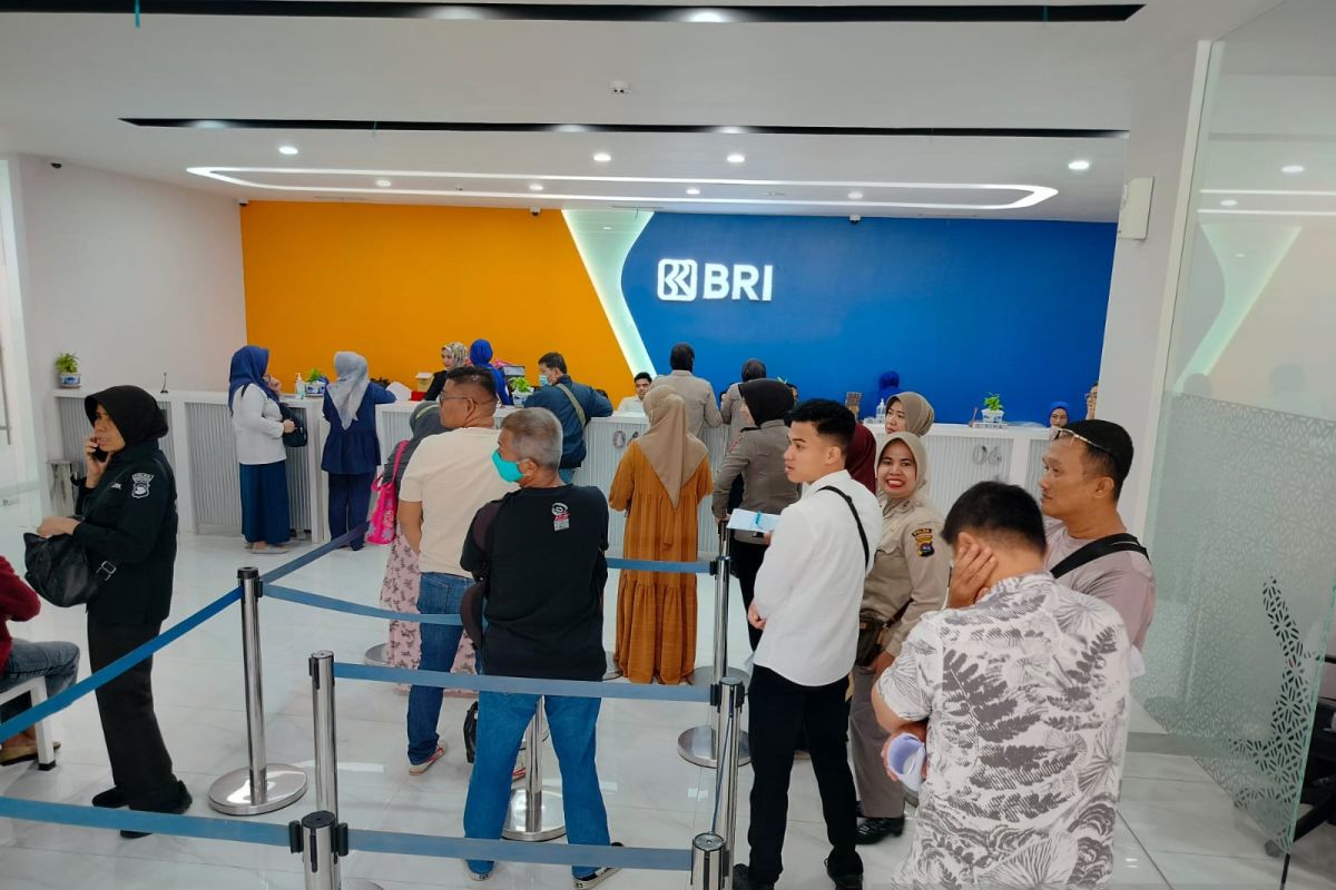 BRI RO Padang salurkan bantuan Program Indonesia Pintar