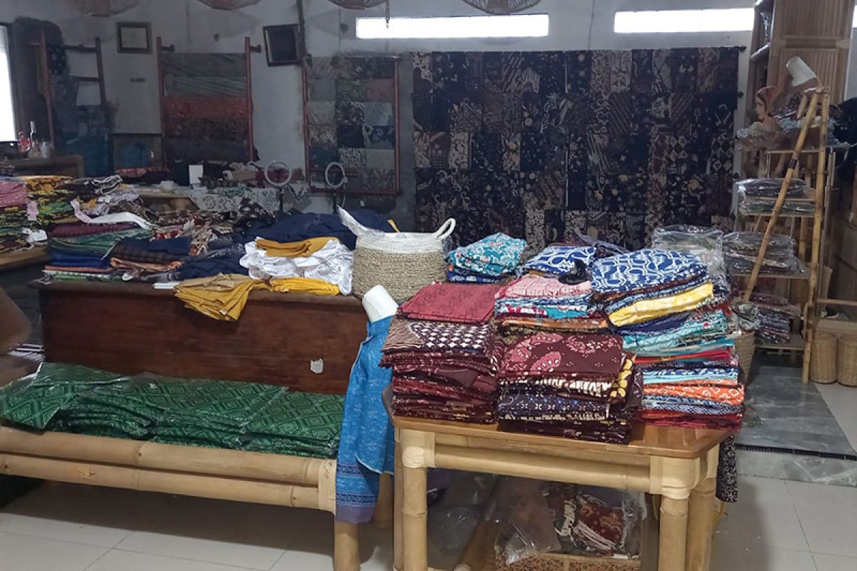 Sambut Lebaran, pelaku usaha batik khas Maos Cilacap berikan diskon