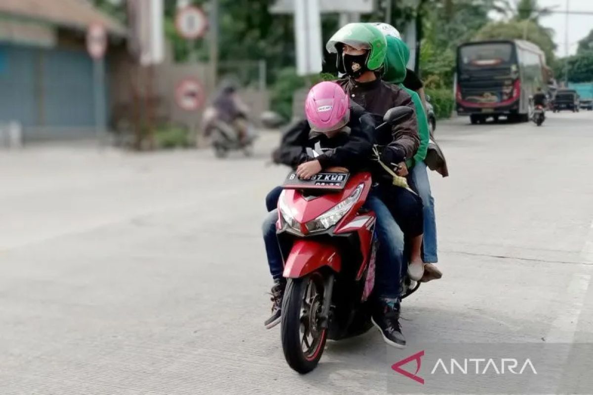 Pemudik jalur selatan Jawa Tengah waspada hujan