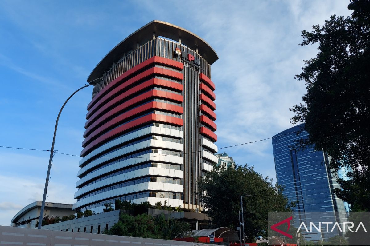 Empat orang terjaring OTT KPK di Semarang tiba di Gedung Merah  Putih