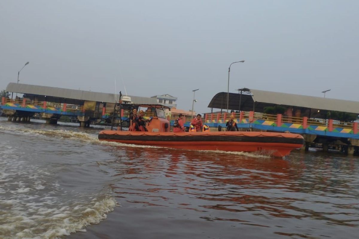 Tim SAR gabungan cari korban hilang dalam kecelakaan kapal di Tanjabbar