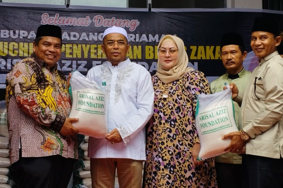 Arisal Aziz Foundation salurkan zakat 250 ton untuk mustahiq di Sumbar