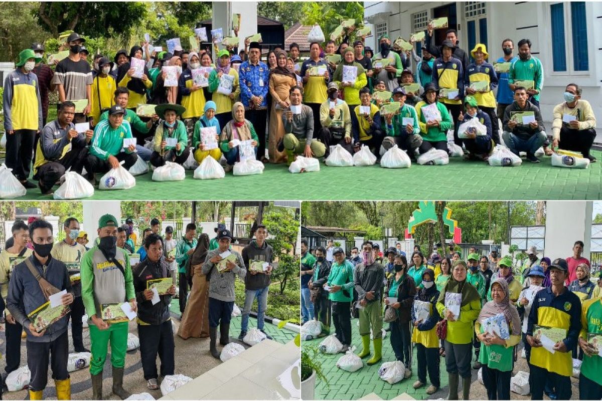 Sekda Kalteng berbagi bersama petugas kebersihan memaknakan bulan suci Ramadhan