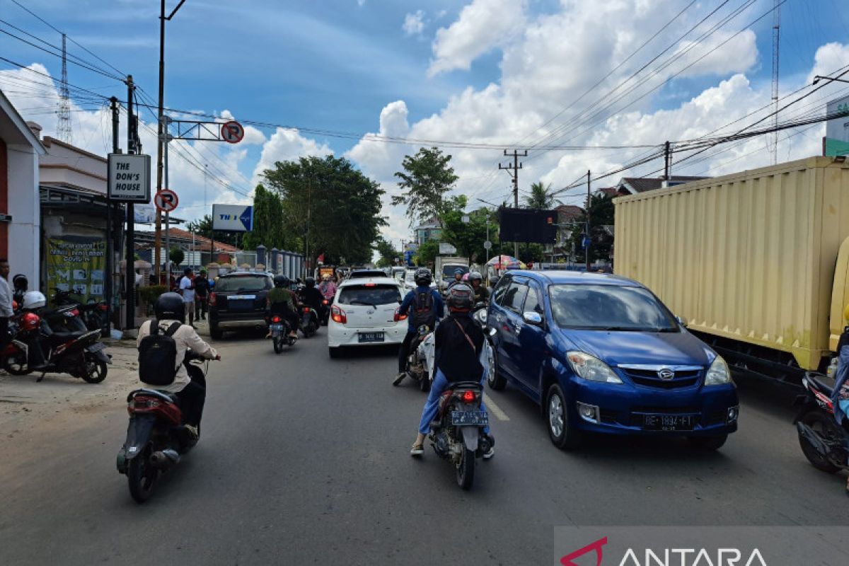 Jelang Lebaran, sejumlah jalan di Metro mulai alami kepadatan kendaraan