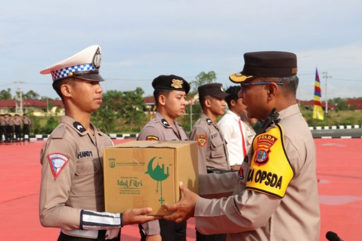 Wakapolda berikan bingkisan kepada personil Polda Kalimantan Utara