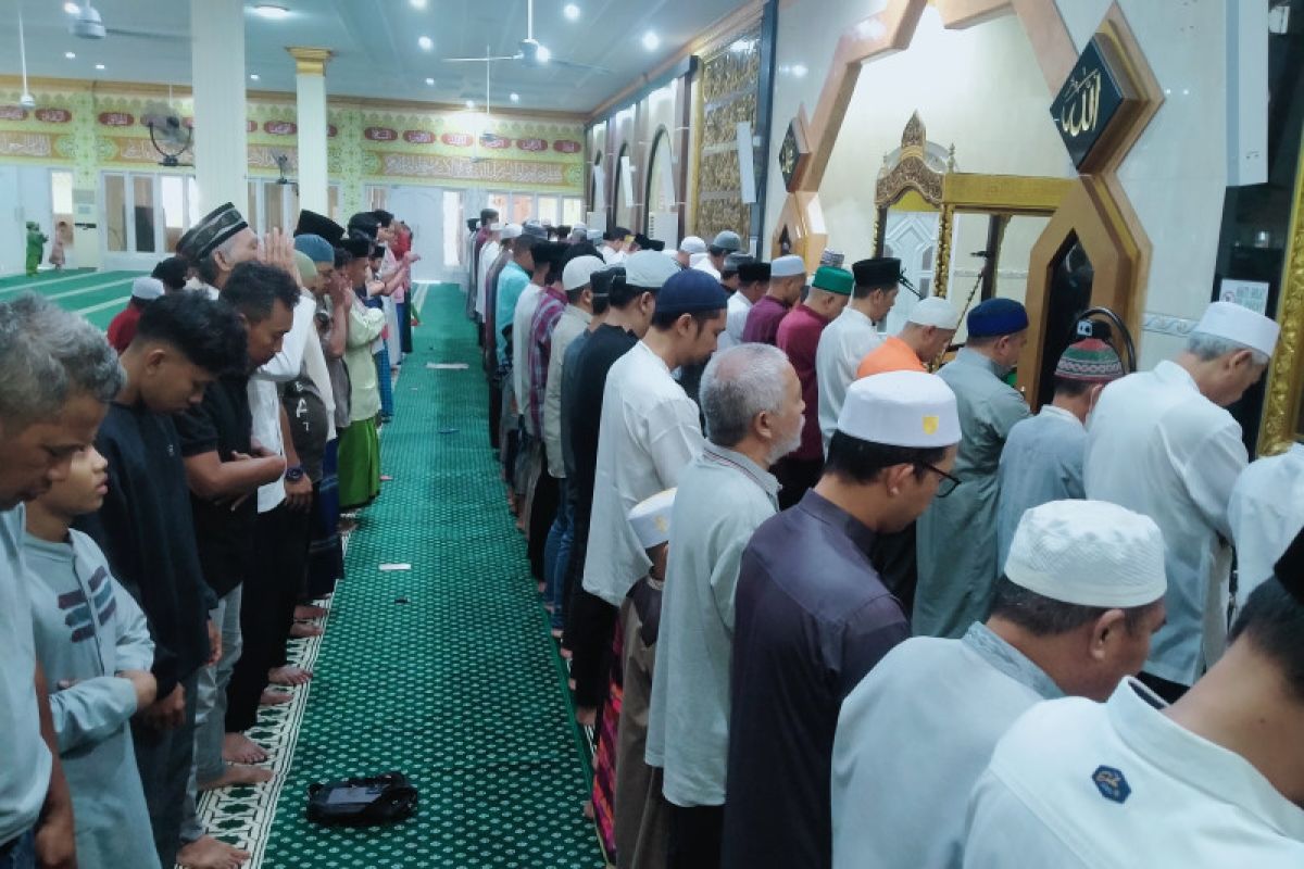 Ratusan Muslim di Tanjung Selor melaksanakan Shalat Gerhana Matahari