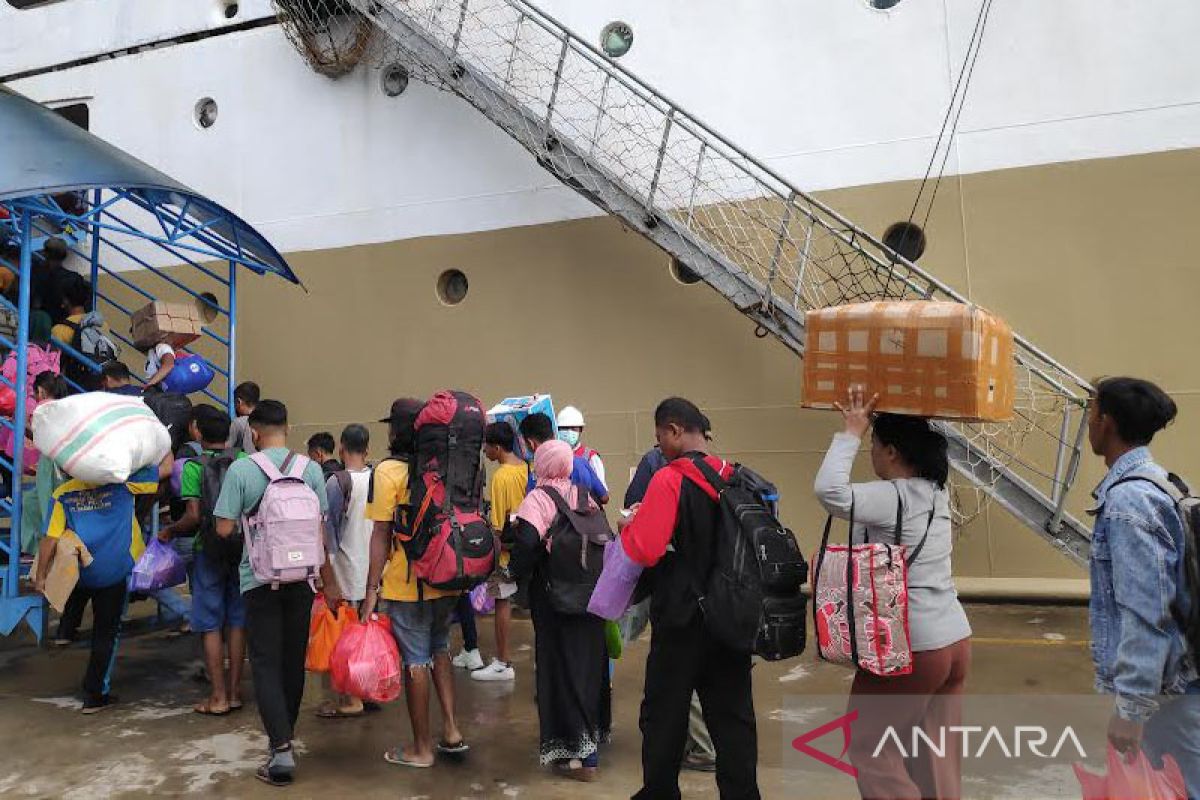 Sebanyak 640 pemudik dari Pelabuhan Kumai berangkat menuju Kendal