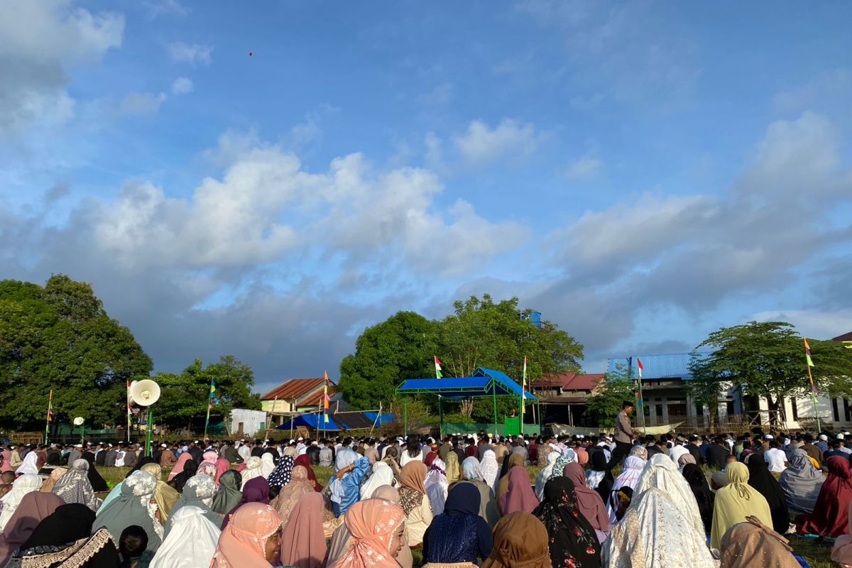 Pemprov Sulsel imbau jamaah shalat Idul Fitri yang sakit gunakan masker