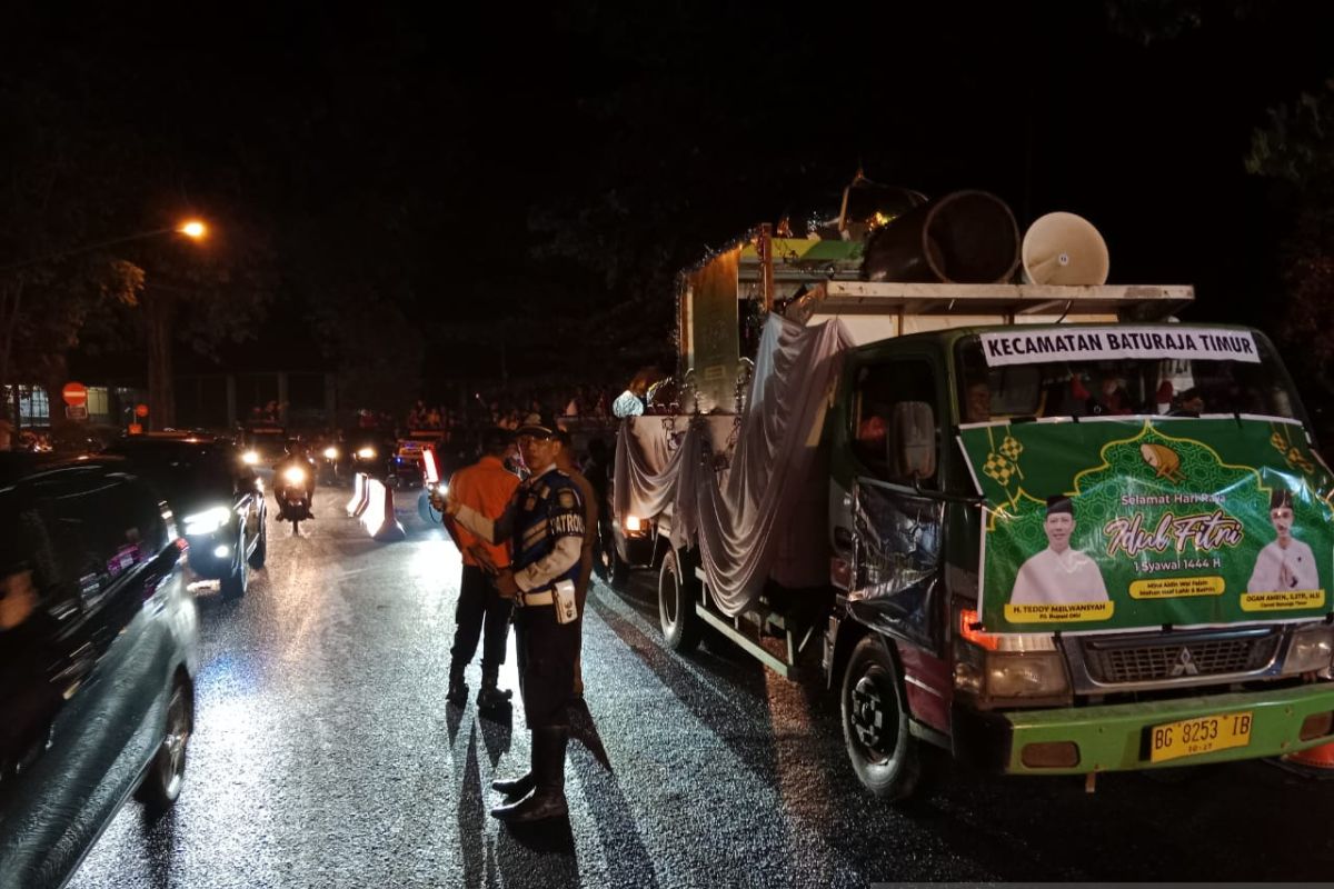 Warga  OKU gelar pawai takbiran