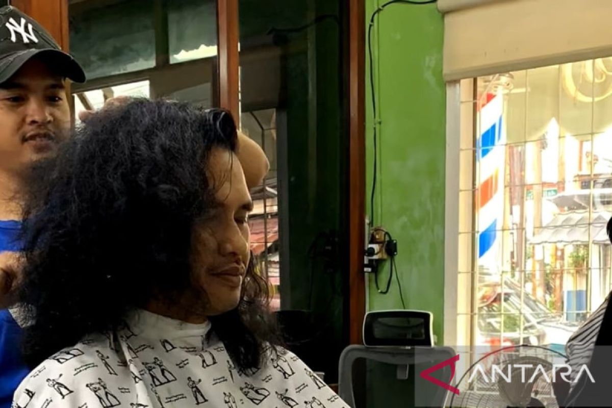 Tukang cukur rambut dan salon di Palembang ketiban berkah Lebaran