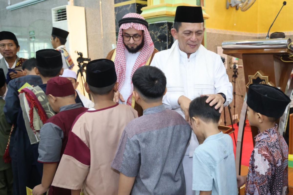 Gubernur Ansar ajak masyarakat tingkatkan bakti kepada orang tua