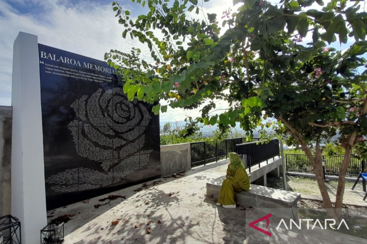 Warga berziarah di dinding kenangan bencana likuefaksi