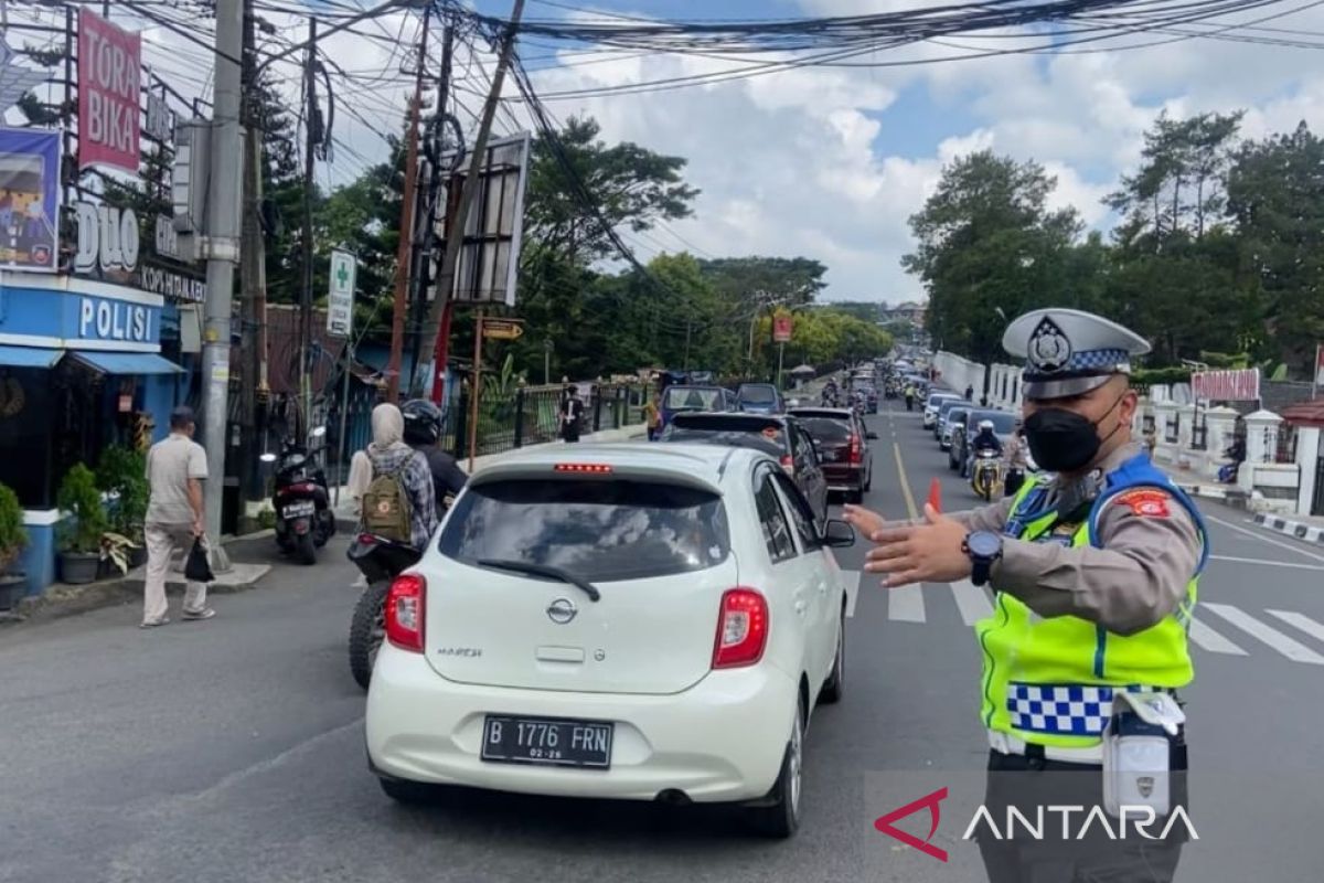 Jalan Raya Bandung-Cianjur macet