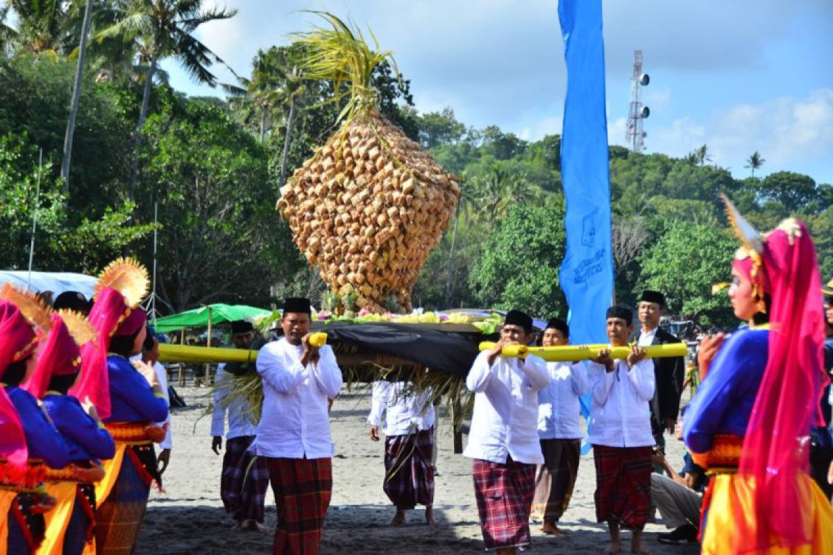 "Lebaran Topat" di Lombok pada 29 April: ini asal usulnya