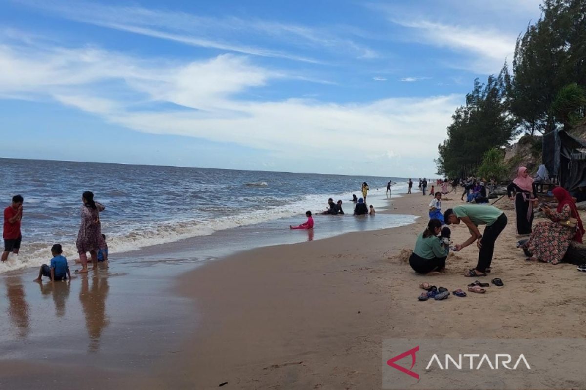 Lonjakan wisatawan Pantai Ujung Pandaran angkat perekonomian masyarakat