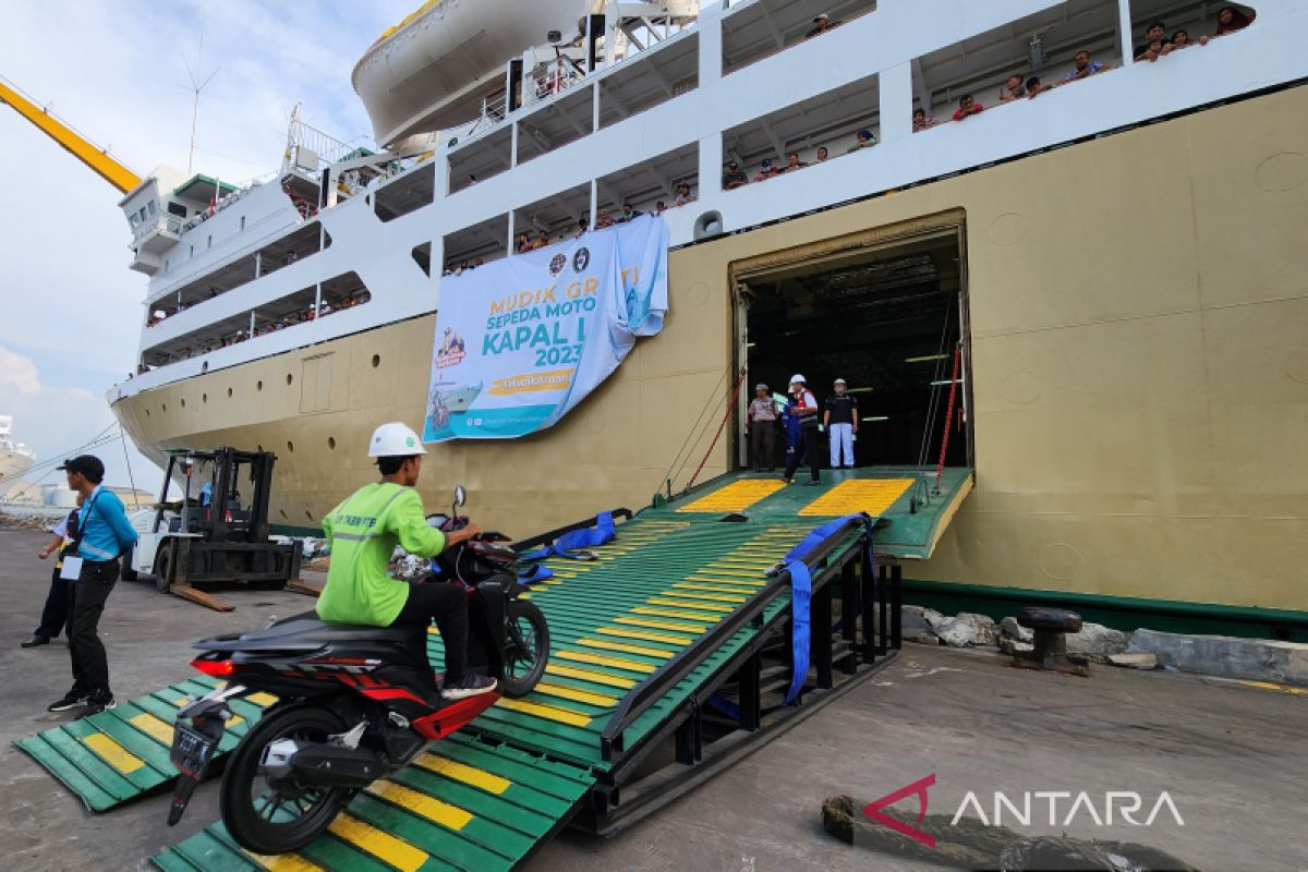 1.083 pemilir bermotor diangkut KM Dobonsolo ke Jakarta