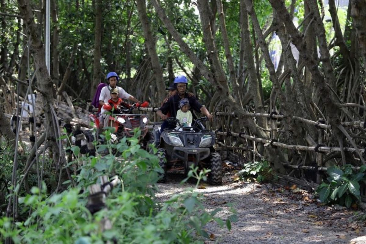 Pengunjung Romokalisari Adventure Land pada libur Lebaran capai seribu orang per hari