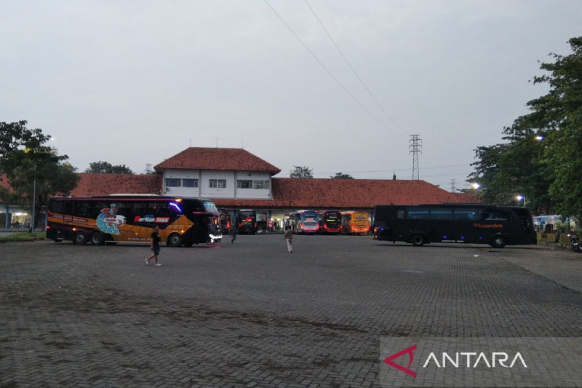 Terminal Jati Kudus mulai dipadati calon penumpang arus balik  Lebaran