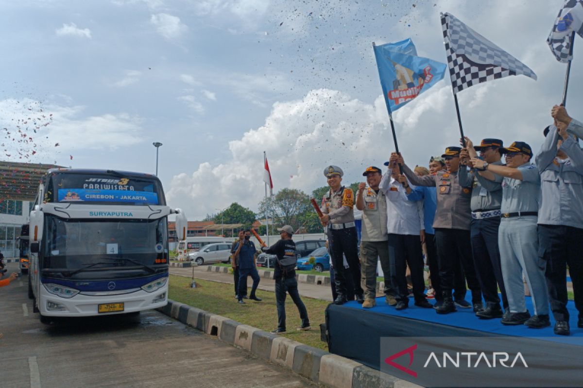 Ratusan warga Cirebon ikuti mudik gratis