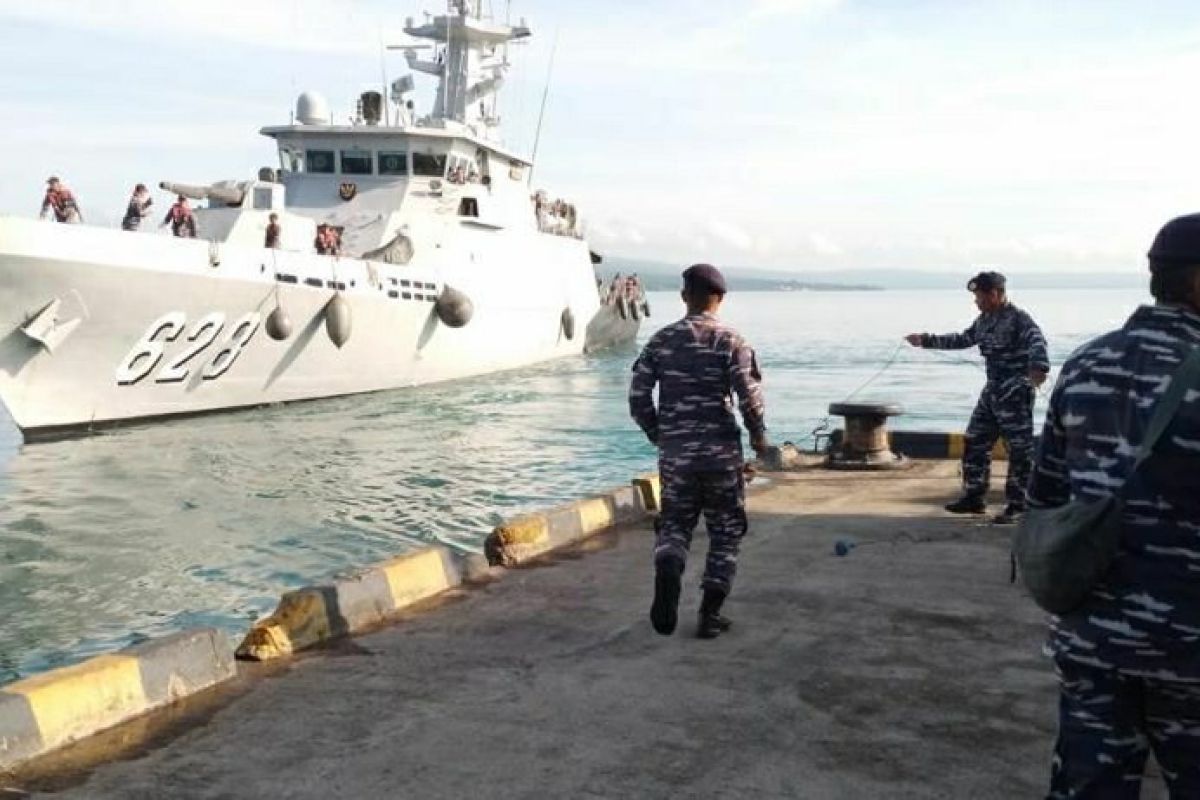 KRI Sampari-628 sandar di Pelabuhan Murhum Baubau Sultra