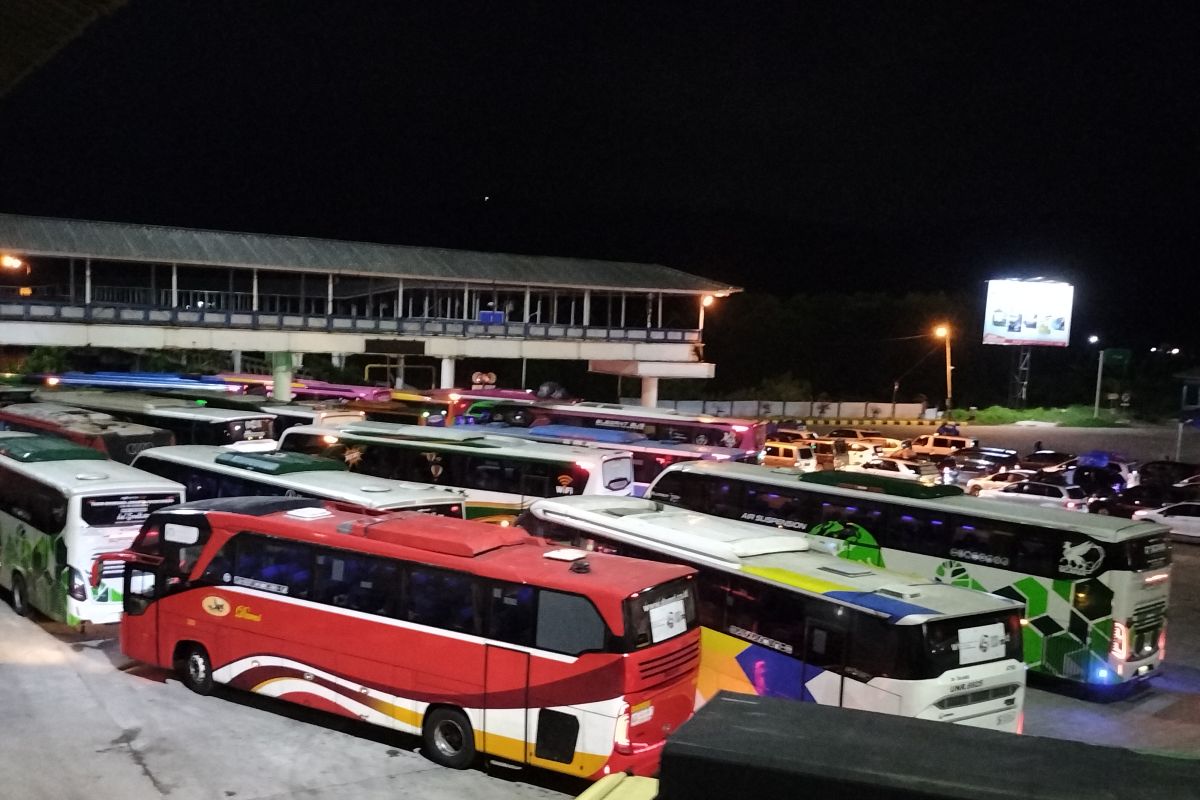 Aktivitas penumpang di Pelabuhan Bakauheni ramai-lancar