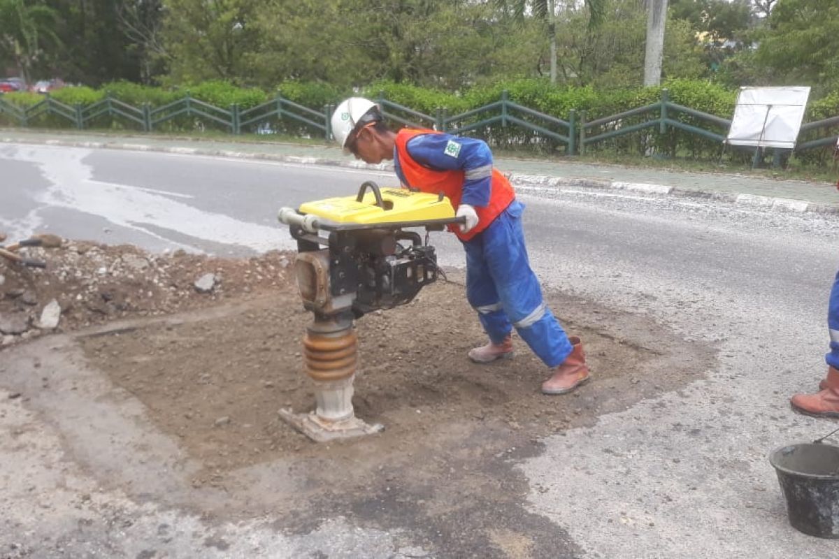 Demi kelancaran dan keselamatan, PHR perbaiki jalan di Rumbai