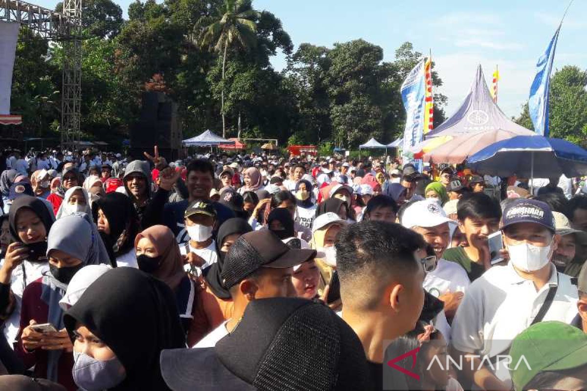 Hari Buruh di Temanggung, ribuan pekerja gelar jalan sehat