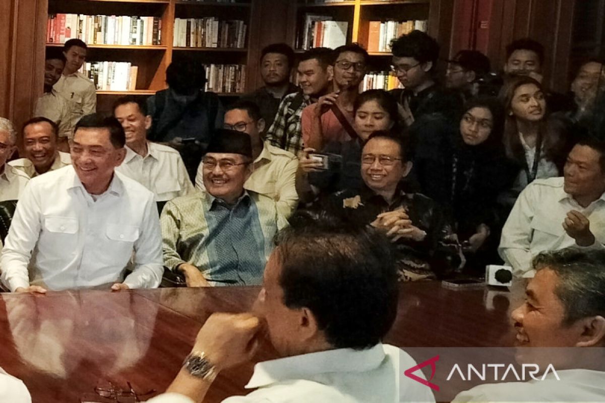 Begini penjelasan Gerindra soal kehadiran Jimly Asshiddiqie dampingi Prabowo