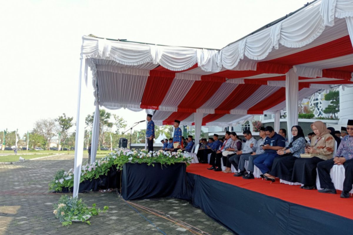 Bupati Lombok Tengah mengajak guru sukseskan program Merdeka Belajar