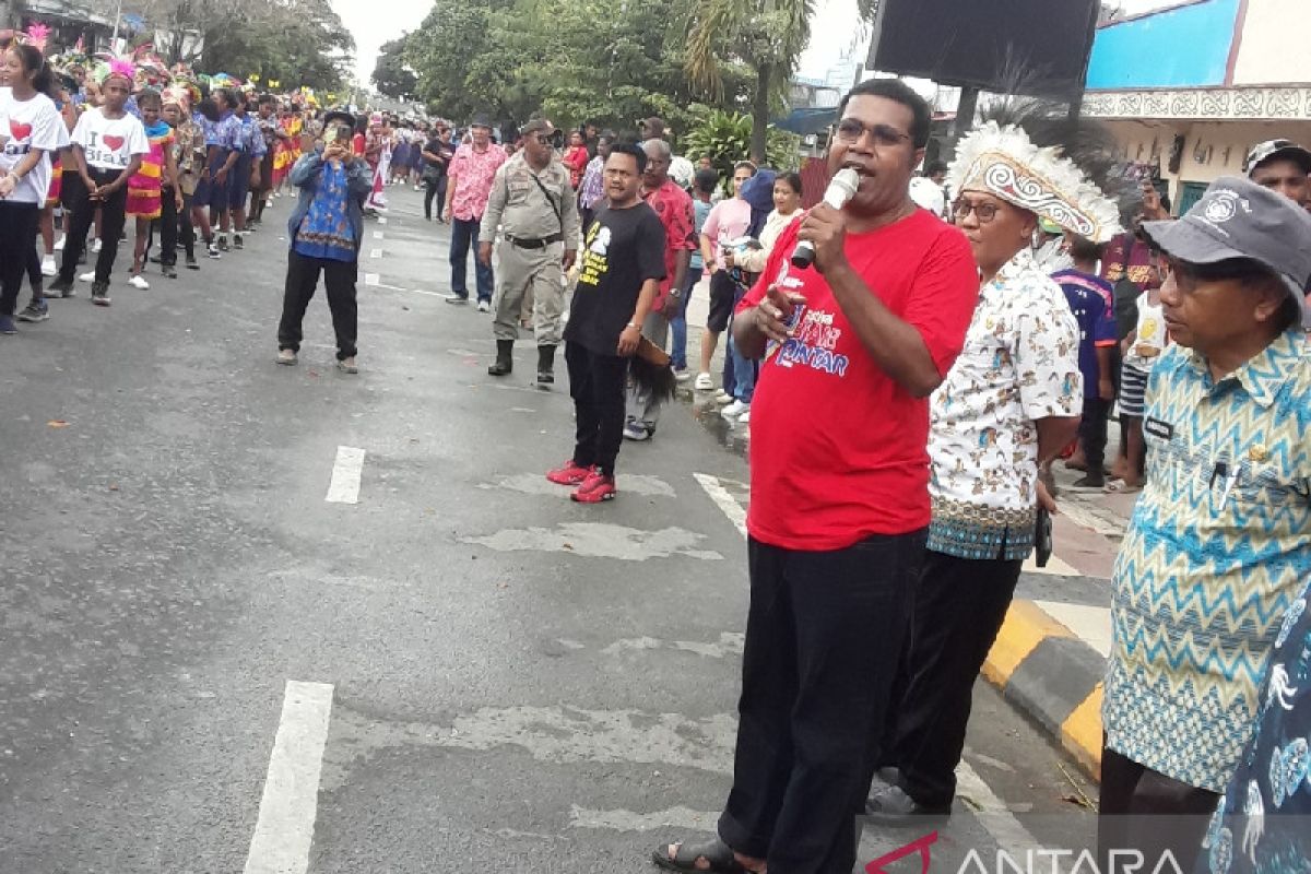 1.500 pelajar Biak Numfor menari kolosal Yospan di jalan