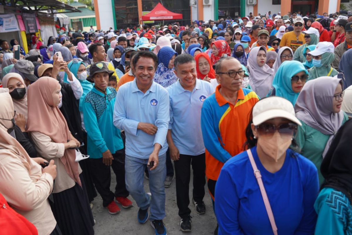 Pemkot Palu gelar jalan santai pada gebyar Hari Pendidikan Nasional