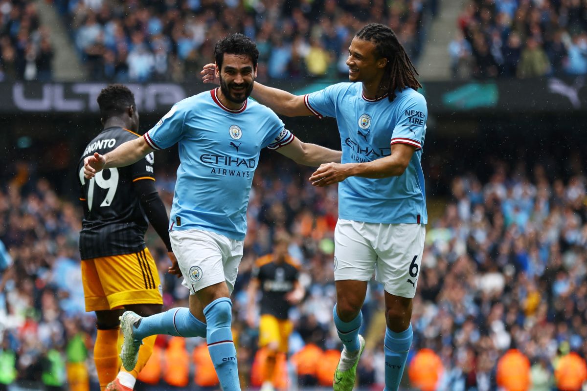 Manchester City gulung Leeds