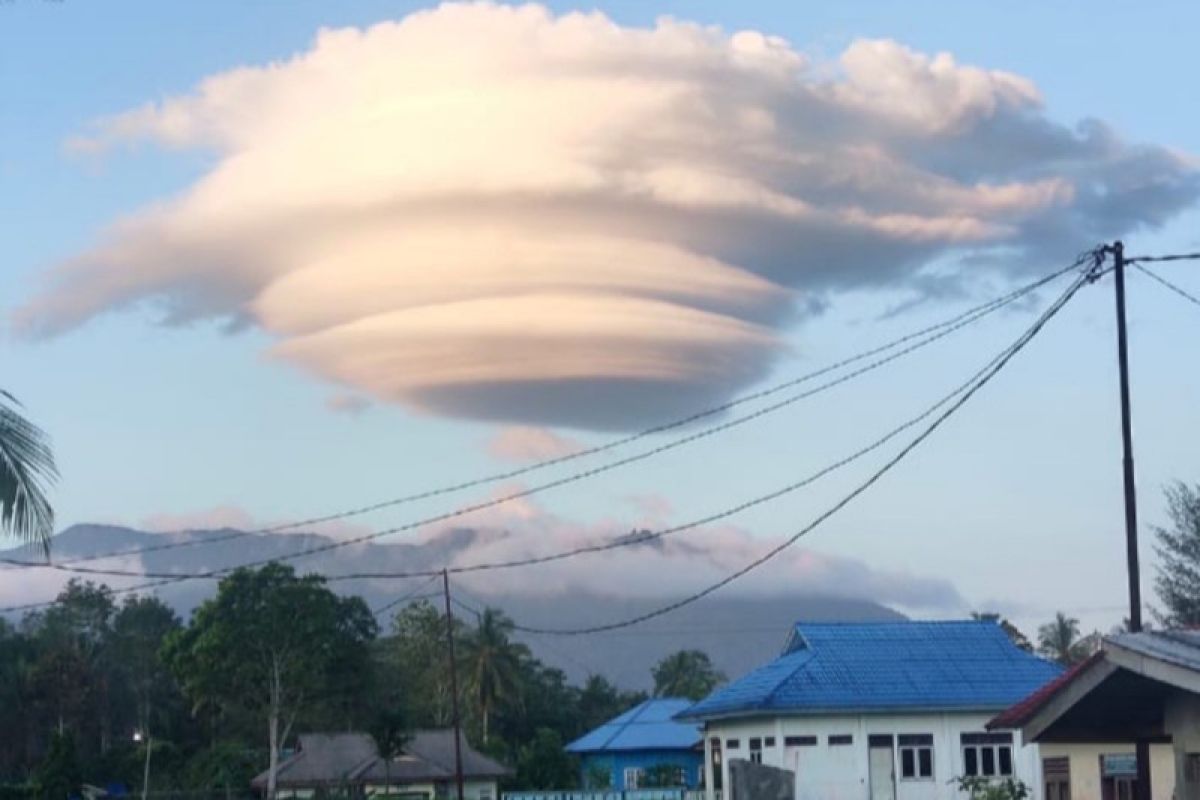 Ada penampakan awan langka di langit Natuna