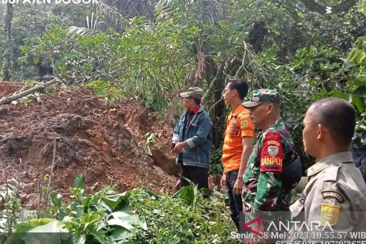 107 KK di Bogor terpaksa diungsikan akibat bencana tanah longsor