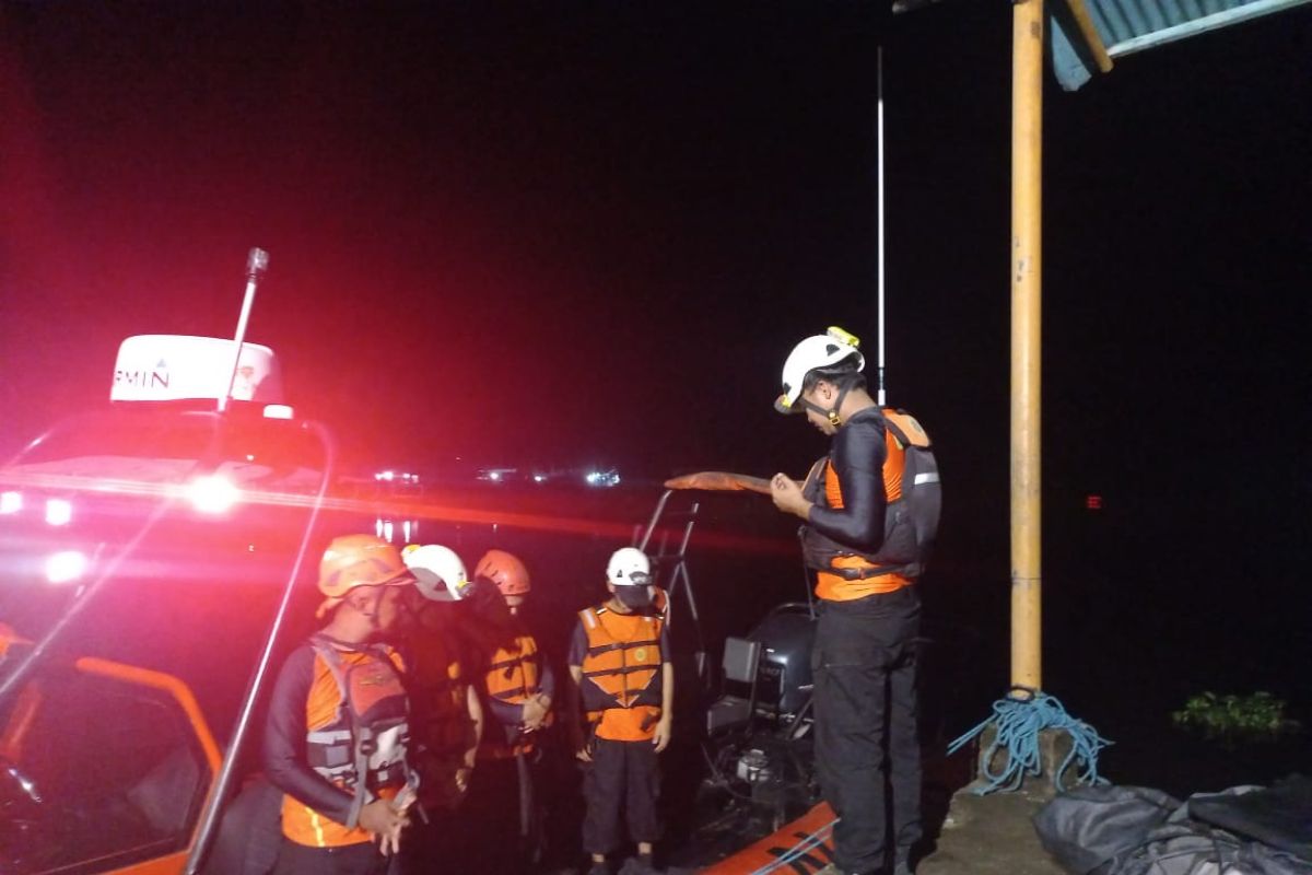 Dua kapal nelayan di Mandiangin Pasaman Barat karam, satu orang hilang