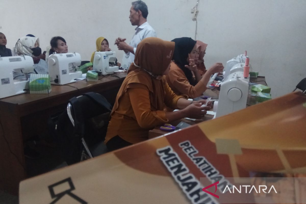 Ratusan buruh rokok di Kudus ikut pelatihan kerja