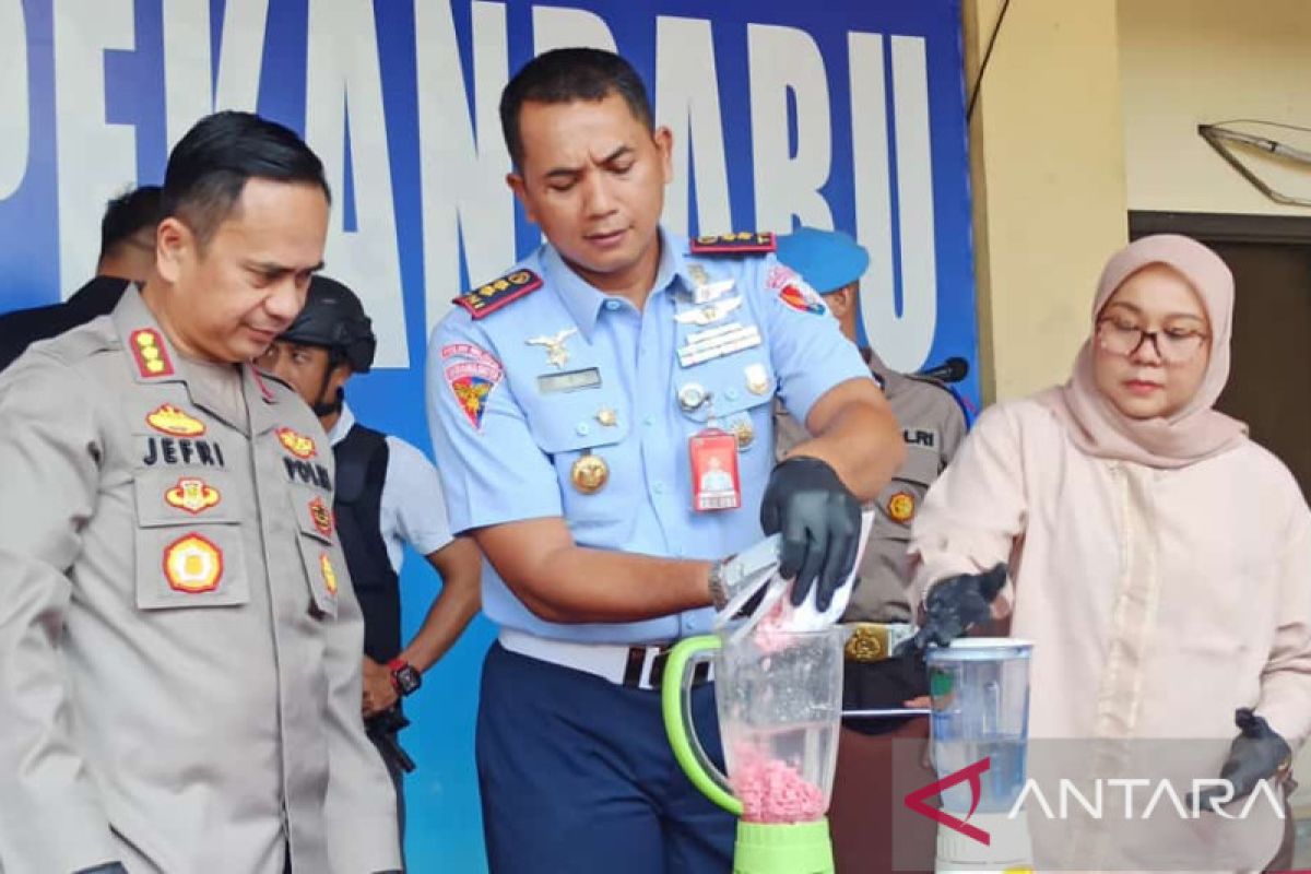 Polresta Pekanbaru musnahkan ribuan ekstasi dan sabu