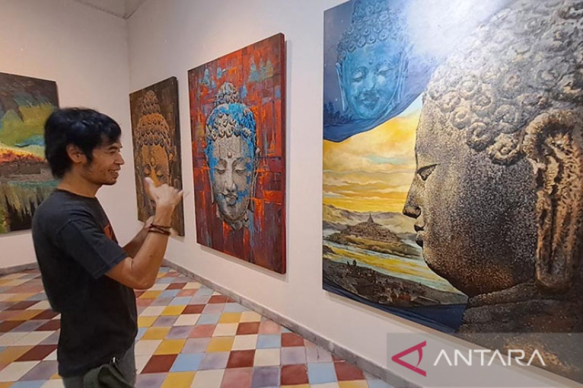 Cahaya kepala Buddha Candi Borobudur tak berkesudahan  diunduh