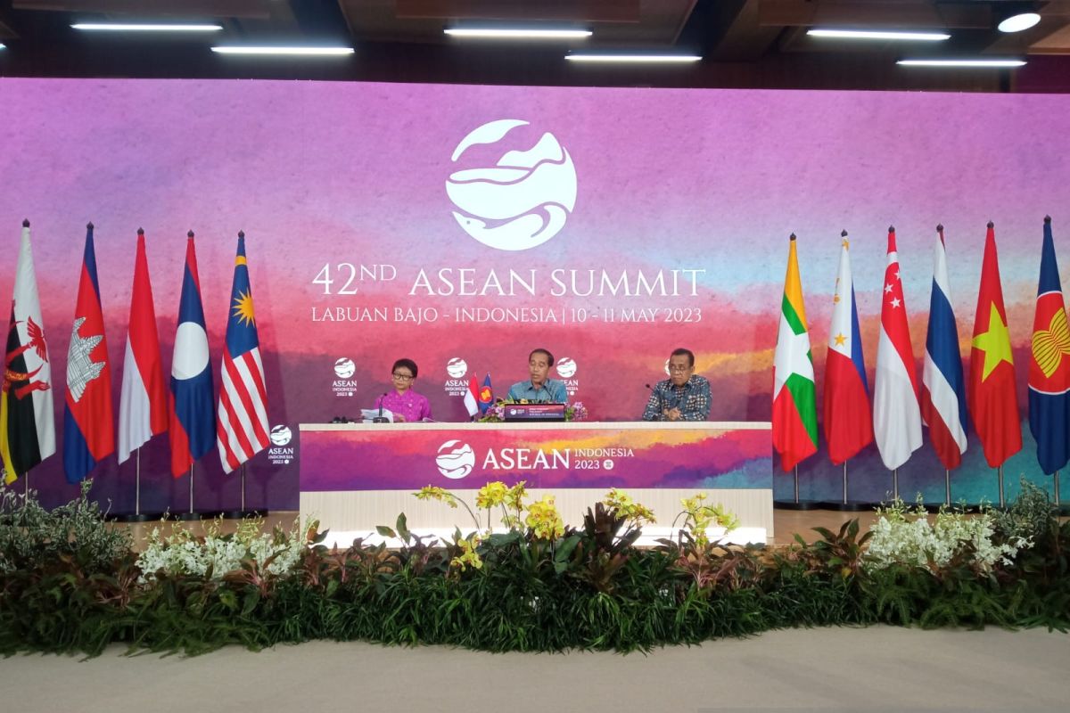 Jokowi: ASEAN sepakat perkuat implementasi transaksi mata uang lokal