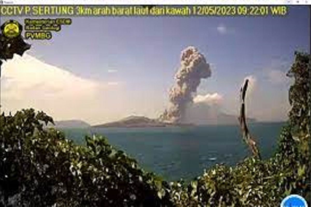 PVMBG: Gunung Anak Krakatau meletus lontaran abu setinggi 2.500 meter