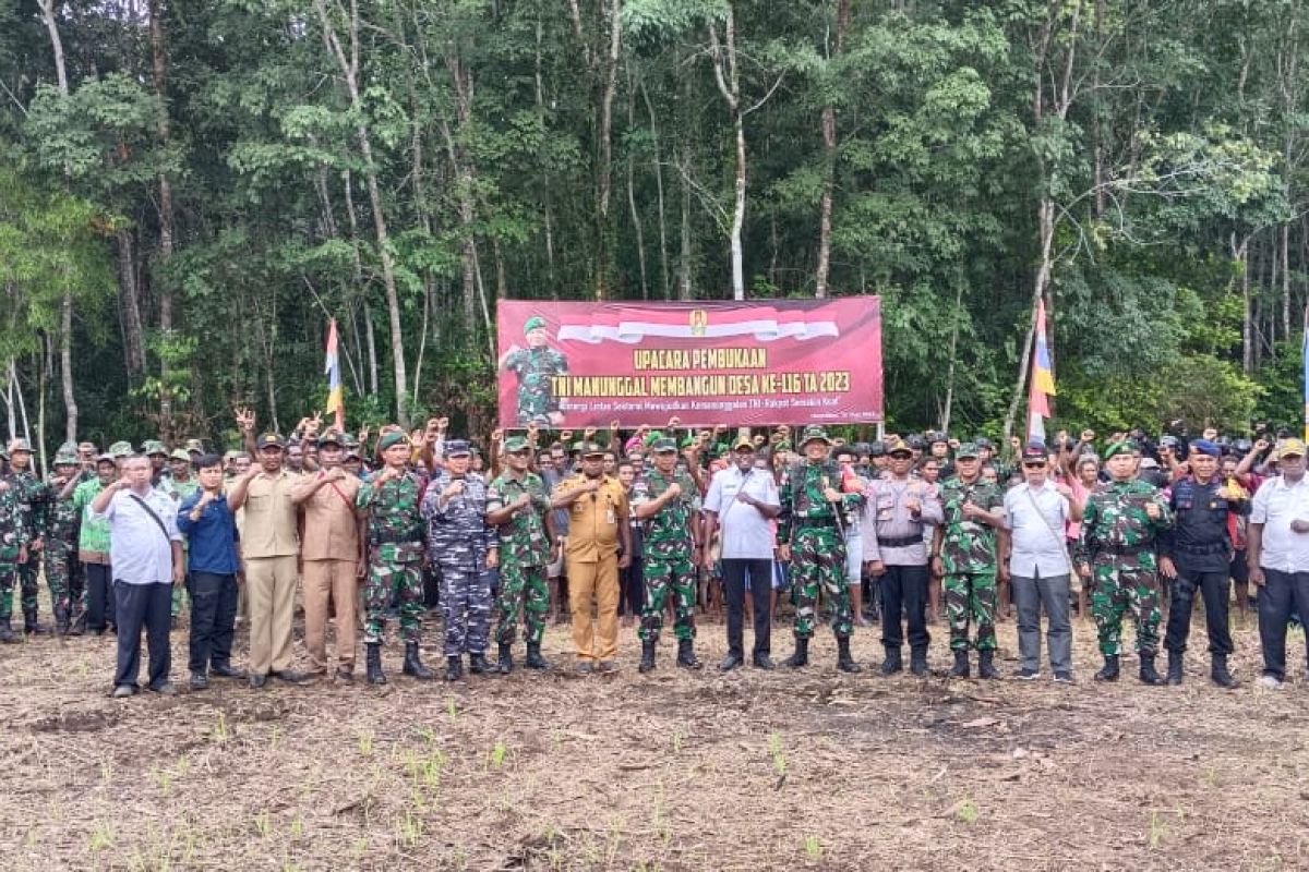 Pemkab Mappi sebut program TMMD membangun 15 unit rumah petani karet