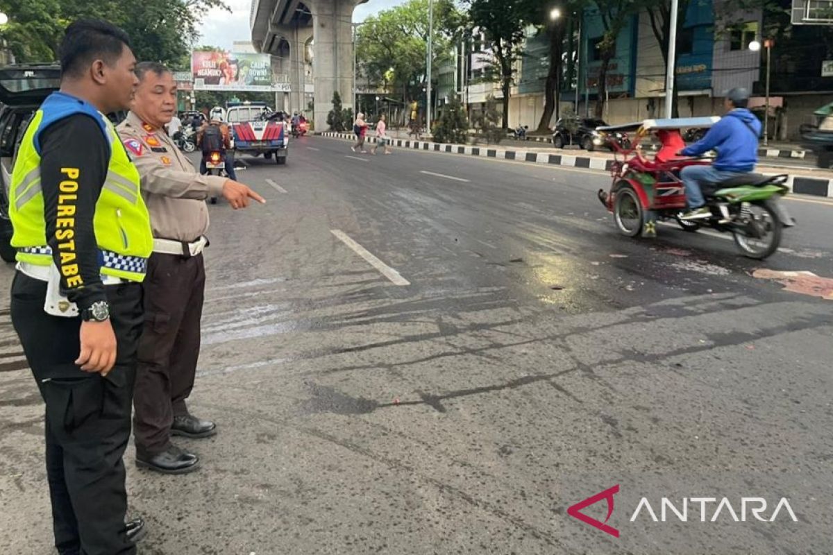 Pengendara motor  tewas dalam kecelakaan di Palembang