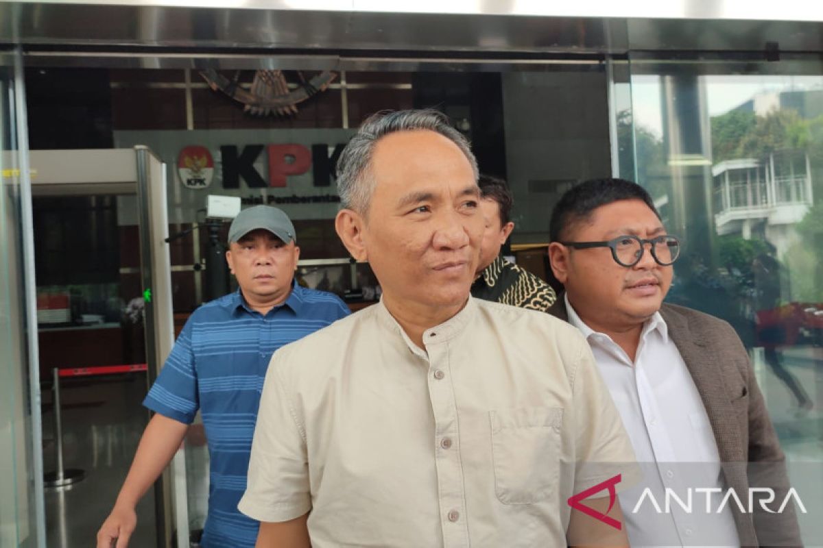 KPK periksa Andi Arief  soal sumbangan dari Ricky Ham Pagawak