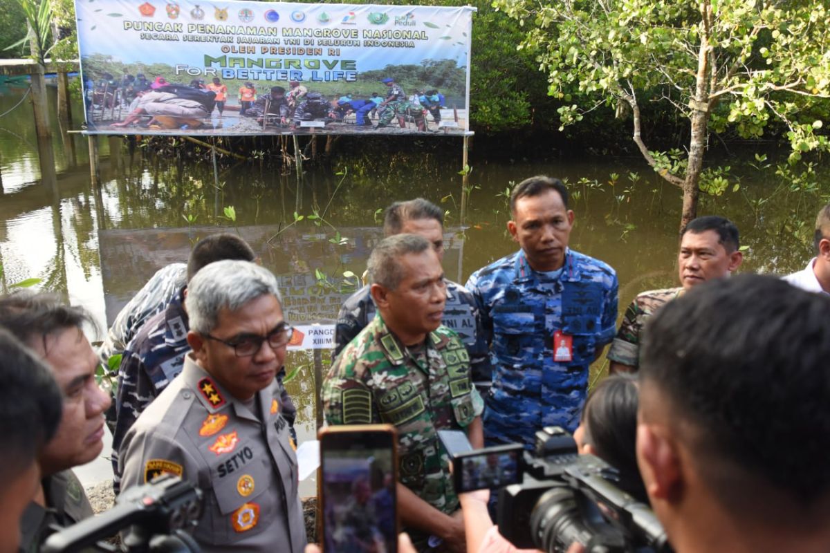 Kodam XIII/Merdeka laksanakan penanaman mangrove secara serentak