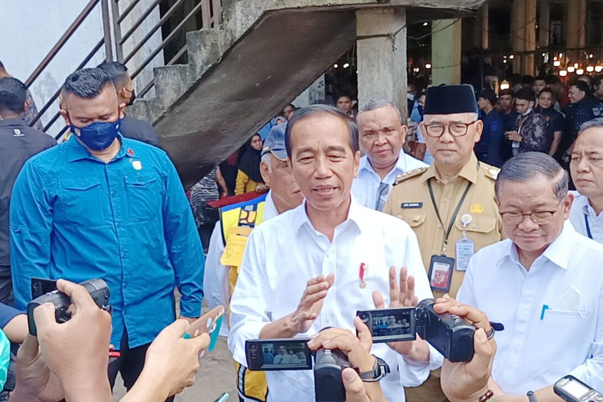 Jokowi minta pemda bantu biaya transportasi sembako