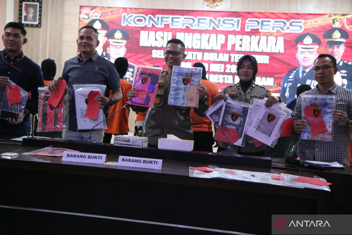 Polresta Mataram mengungkap 27 kasus kriminal beserta 31 tersangka