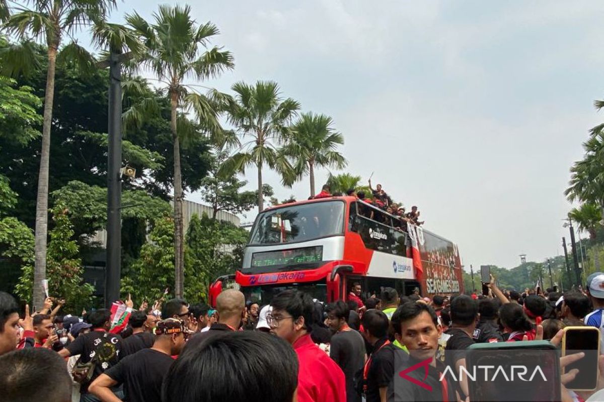 Timnas U-22 tiba di Stadion GBK naik bus TransJakarta