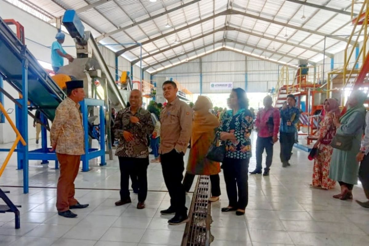 Pemkab Kotim berharap keberadaan pabrik kelapa tingkatkan kesejahteraan petani