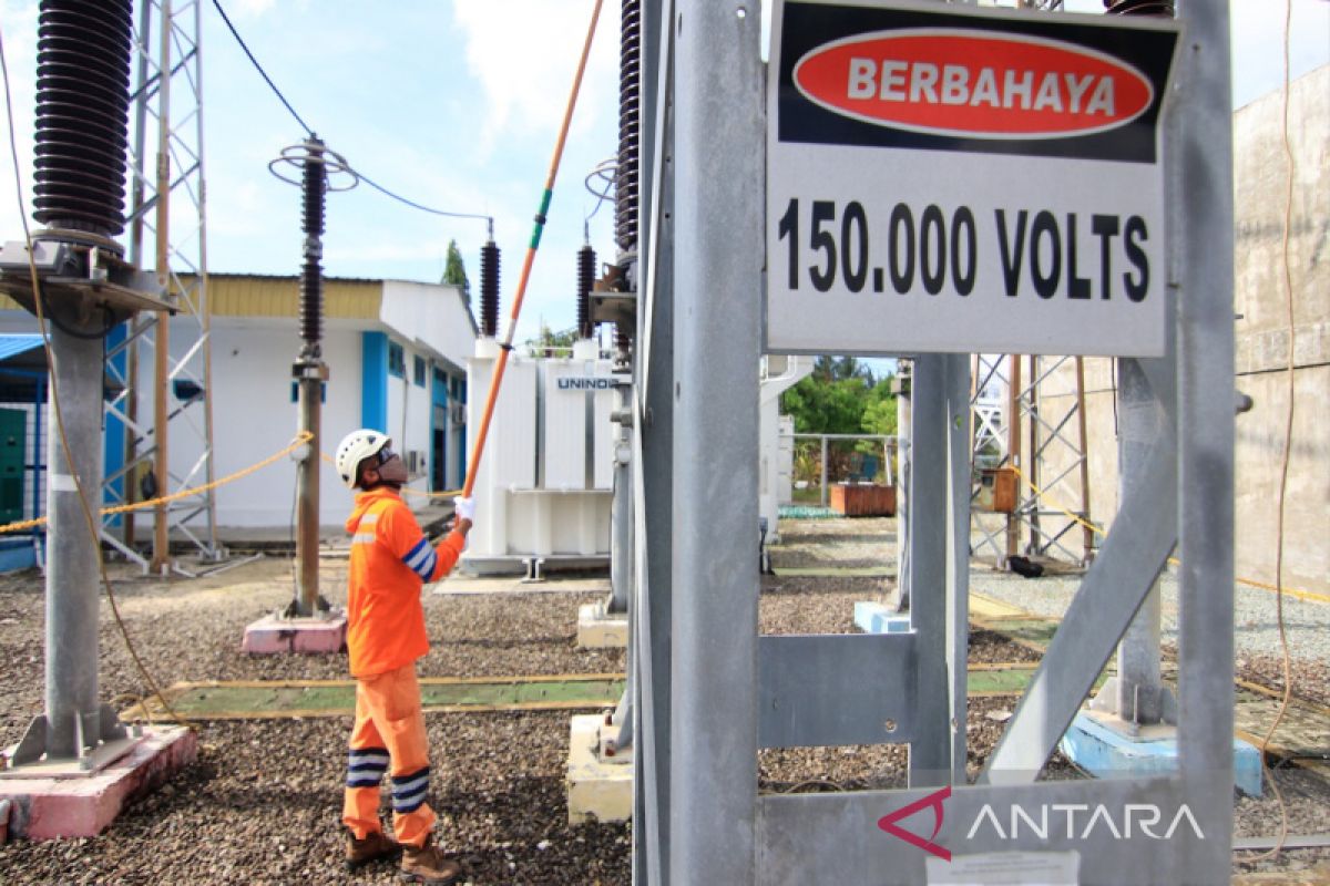 PLN Kalselteng lakukan pemeliharaan gardu induk jaga pasokan listrik